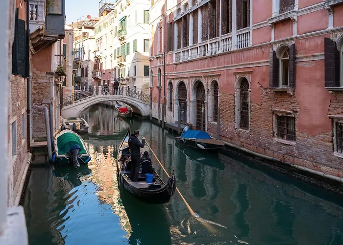 Venice Cera San Moise